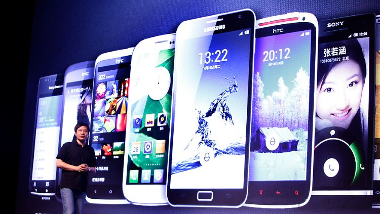 Wohl nur noch mit Smartphones können Handyhersteller künftig Geld verdienen.