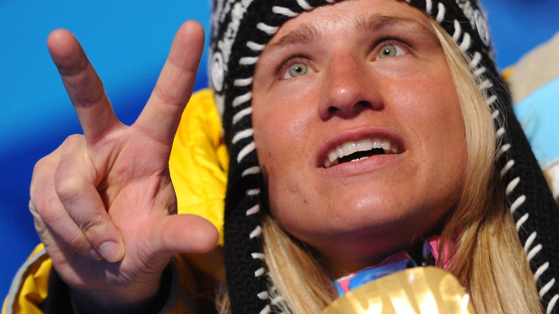 Die blinde Ausnahmeathletin Verena Bentele hat sich mit ihrem Gold im Biathlon über 12,5 Kilometer schon vor Abschluss der nordischen Wettbewerbe am Sonntag zur Skikönigin gekrönt.
