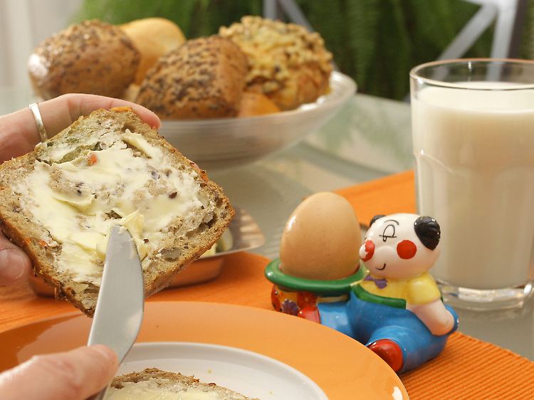 Den Tag mit einem entspannten Frühstück zu starten ist gesünder, als zum Arbeitsplatz zu hetzen.