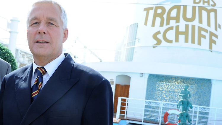 27 Jahre lang diente Jungblut der Reederei Deilmann, 13 davon steuerte er das "Traumschiff".