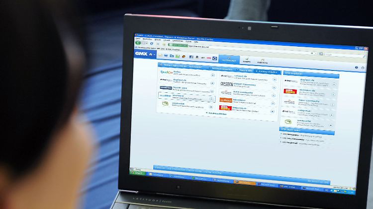 E-Mails checken: United Internet legt Neunmonatszahlen vor. (Archivbild)