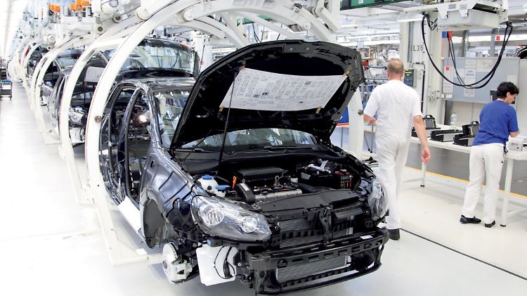 Blick in die Produktionshalle von VW.