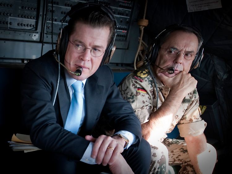 Bundesverteidigungsminister Karl-Theodor zu Guttenberg und der ehemalige Generalinspekteur der Bundeswehr, Wolfgang Schneiderhan: Wer wusste was wann?