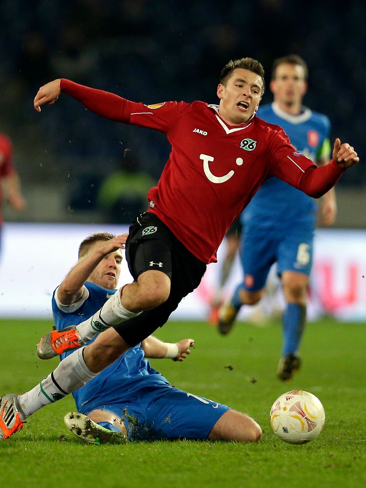 Nach diesem Foul spielten die Hannoveraner in Überzahl.