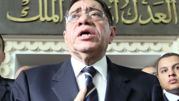 Mursi setzte Mahmud kurzerhand vor die Tür.