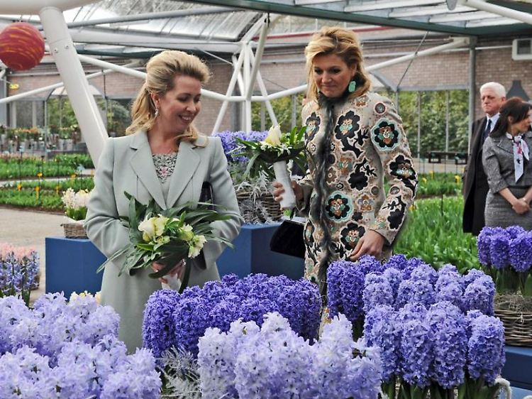 ... kamen die niederländische Kronprinzessin Maxima (r.) und Swetlana Medwedewa, die Frau des russischen Präsidenten.