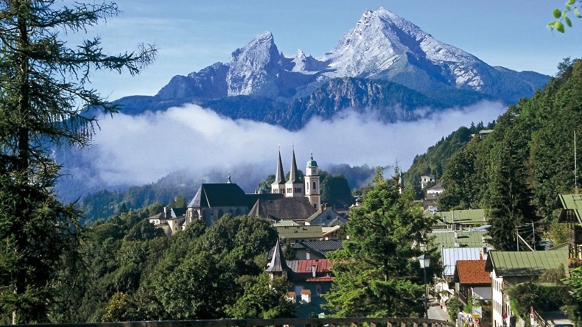 Blick auf Berchtesgaden mit dem Watzmann im Hintergrund: Die Region mit Deutschlands einzigem hochalpinen Nationalpark ist nicht nur bei Wanderern beliebt.