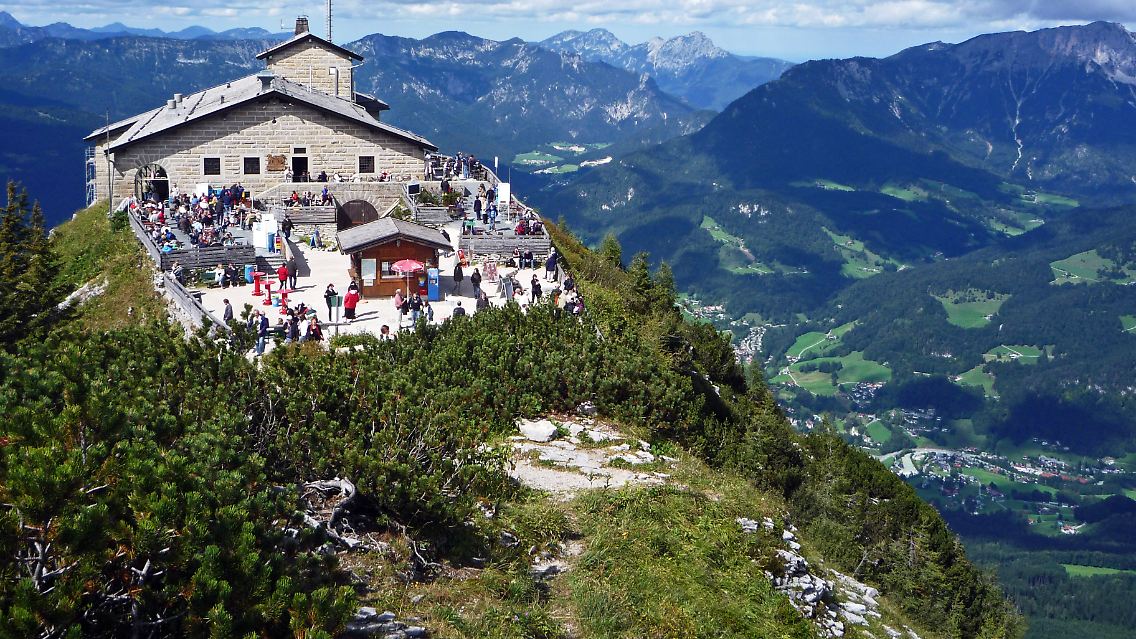 Oberbayerisches Postkartenidyll: Der Obersalzberg liegt genau oberhalb von Berchtesgaden - er war einer von Hitlers bevorzugten Aufenthaltsorten, heute gibt es dort ein Dokumentationszentrum.