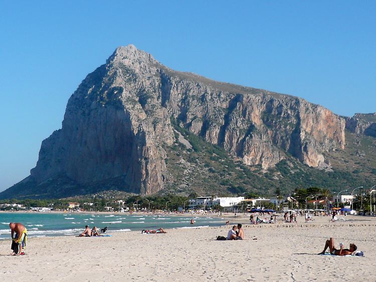 Ideale Basis für Tagesausflüge: San Vito lo Capo lädt mit seinem Strand zum Entspannen ein..