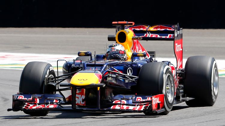 Fernando Alonso muss im Rennen am Sonntag 14 Punkte mehr als Sebastian Vettel (Bild) holen, um diesem noch den WM-Titel streitig machen zu können. 