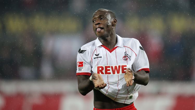 Anthony Ujah freut sich über sein Tor zum 3:0.