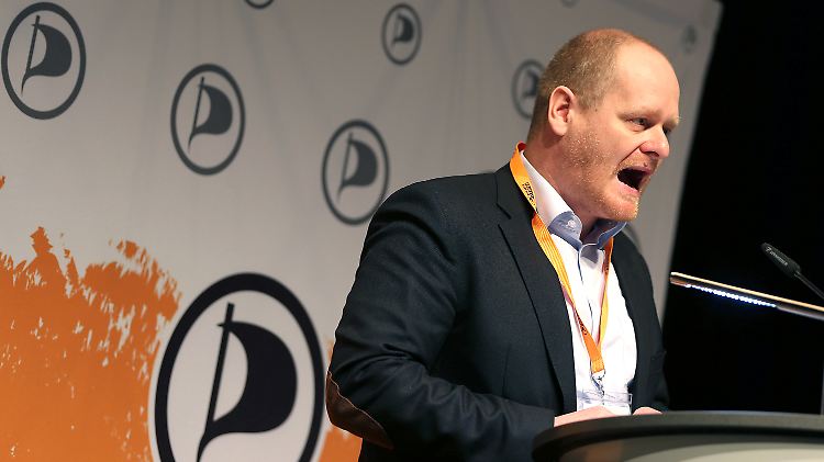 Piratenchef Schlömer nennt seine Partei "die sozialliberale Kraft der Informationsgesellschaft".
