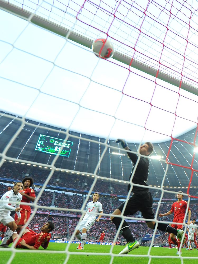 40-Millionen-Mann Javi Martinez eröffnete das Schützenfest gegen H96 mit seinem Premierentor - per Fallrückzieher.