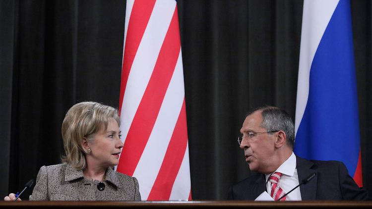 Clinton und Lawrow in Moskau.