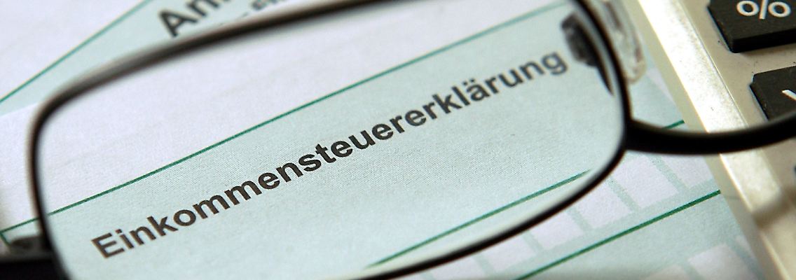 Union und FDP dementieren, dass sie erwägen, ihr Steuerkonzept in stark abgespeckter Form auf April vorzuziehen.