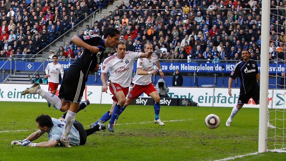 Frank Rost ist geschlagen, Kevin Kuranyi trifft zum 1:1.
