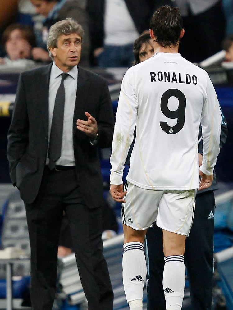Anpfiff vom Chef: Real-Coach Pellegrini im Zwiegespräch mit Superstar Cristiano Ronaldo.