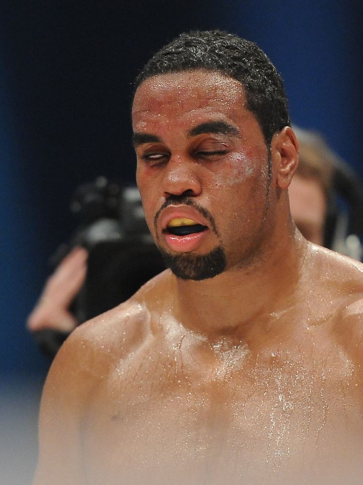 Gezeichnet: Eddie Chambers nach seinem Niederschlag gegen Wladimir Klitschko. Für seinen nächsten Kampf wäre ein Fluchtverbot angemessen.