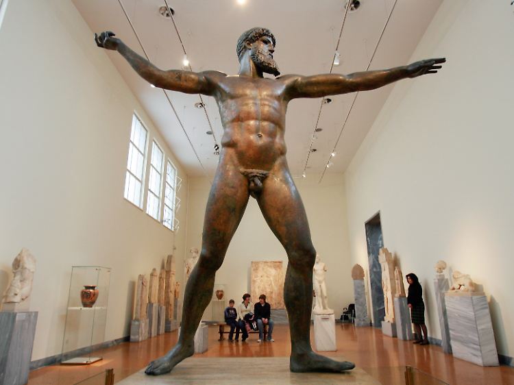 Steht in Athen und kann auch nicht helfen: Poseidon, hier antik und in Bronze im archäologischen Nationalmuseum.