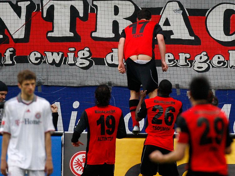 In Frankfurt spielten die Bayern lethargisch und wollte mit minimalem Aufwand drei Punkte einfahren - das ging gründlich schief.
