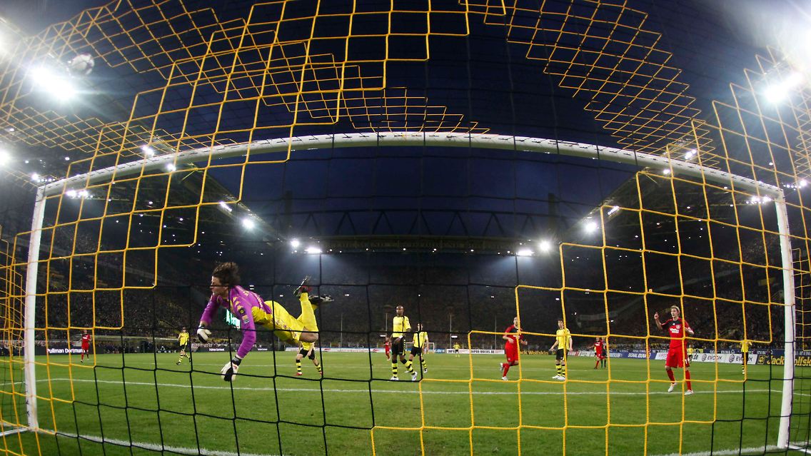 Roman Weidenfeller hielt den BVB gegen Leverkusen mit einer starken Leistung in Halbzeit eins im Spiel. Nach der Pause hatte er dann nicht mehr viel zu tun.