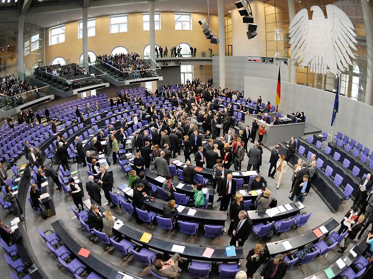 Blick in den Bundestag - zurzeit noch kein Internet-Spot.