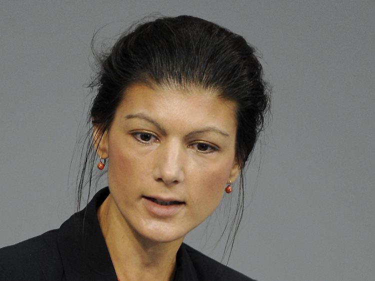 Sahra Wagenknecht sitzt für die Linke im Bundestag. Sie gehört der Kommission an, die den Programmentwurf geschrieben hat.
