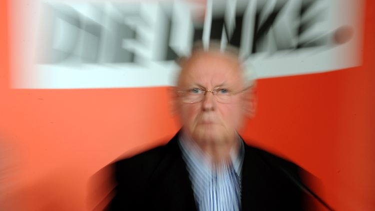 Zoom auf Oskar Lafontaine - hier bei der Vorstellung des Programmentwurfs am vergangenen Samstag.