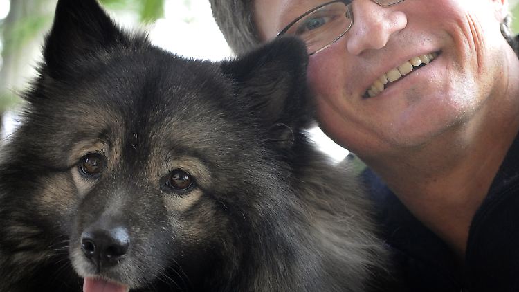 Hundedame "Bella" und Herrchen Felix Müller.