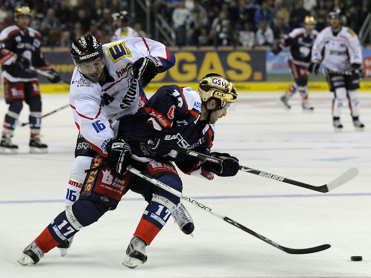 Stets dominieren die Eisbären das Spiel.
