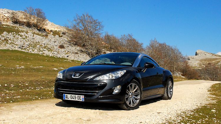Breites Maul, langes Heck: Der RCZ zeigt sich auf den ersten Blick angriffslustig. Der Peugeot will dem Audi TT Kunden abjagen.