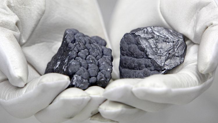 Der Stoff, aus dem Solarzellen entstehen: polykristallines Silizium.