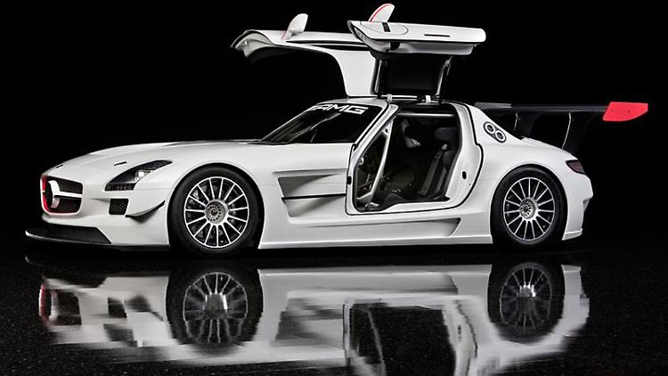 Sieht fast so aus als könnte er abheben: Als GT3-Version soll sich der SLS AMG bald mit der Elite unter den Sportwagen messen.