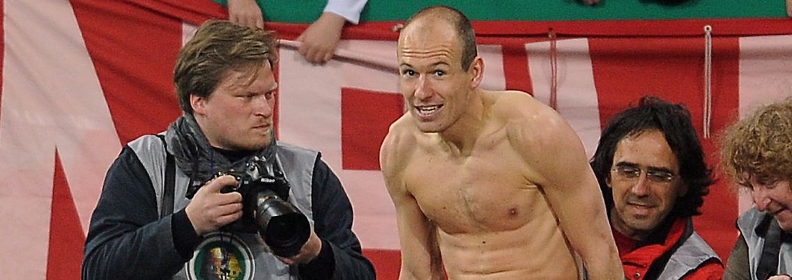Na, hab ich das gut gemacht? Arjen Robben nach seinem Tor.