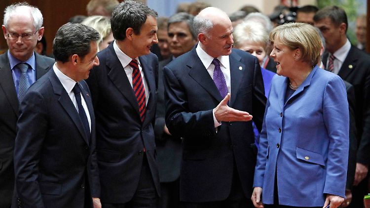 Einigung steht: EU-Ratspräsident Romuy, Frankreichs Präsident Sarkozy, Spaniens Premier Zapatero, Griechenlands Regierungschef Papandreou und Kanzlerin Merkel beim EU-Gipfel.