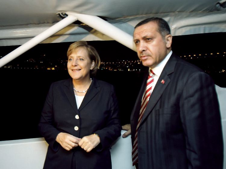 Merkel und Erdogan im Oktober 2006 bei einer Bootstour auf dem Bosporus.