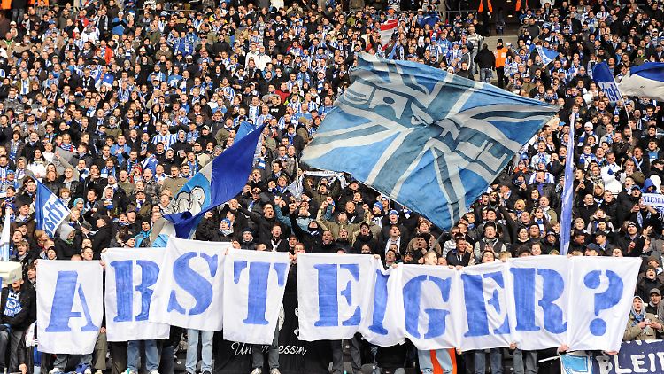 Die Hertha-Fans begrüßen Mitte März beim Sechs-Punkte-Spiel gegen Nürnberg ihr Team. Nach dem 1:2 strichen sie das Fragezeichen - nun hoffen sie wieder.