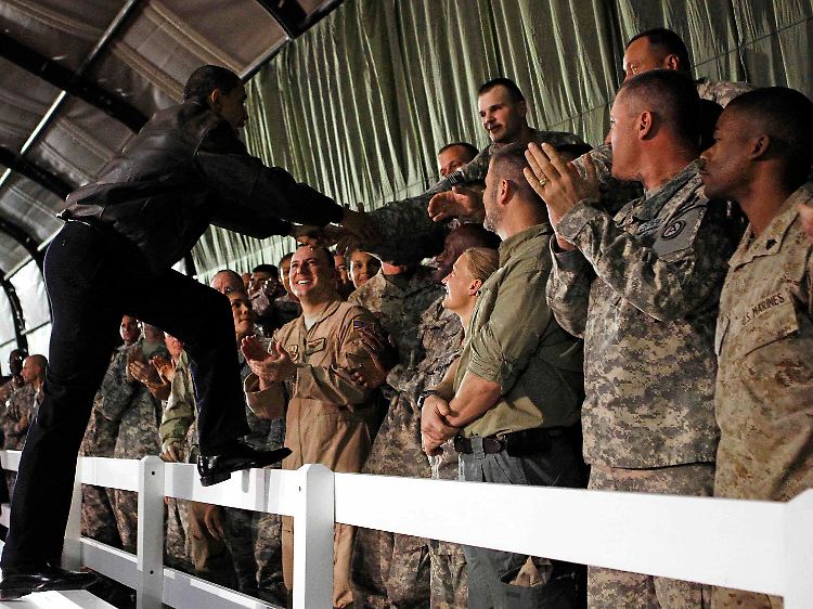 Auf dem US-Luftwaffenstützpunkt Bagram bei Kabul zeigte sich Obama vom Erfolg des Militäreinsatzes überzeugt.