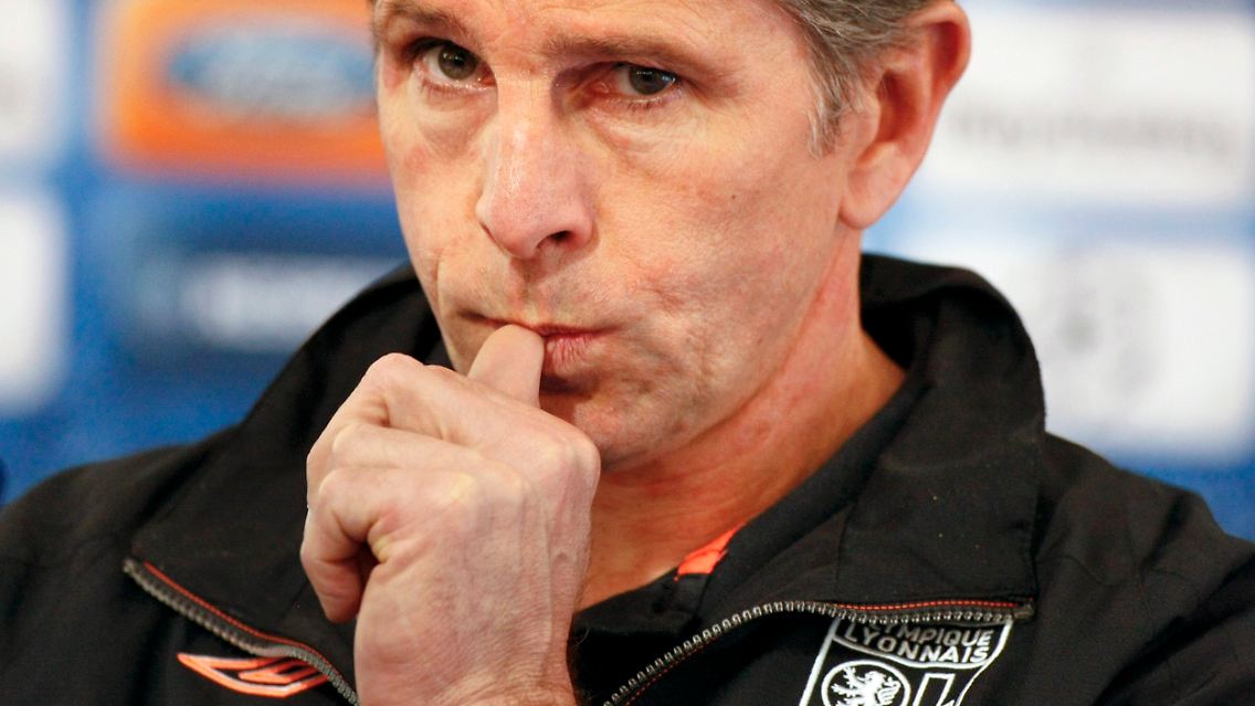 OL-Coach Claude Puel ist die Anspannung vor der Partie anzusehen.