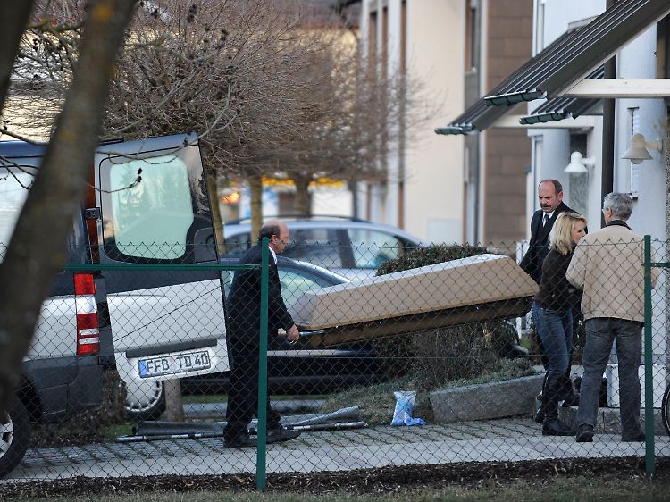 Alle vier Leichen sollen obduziert werden.