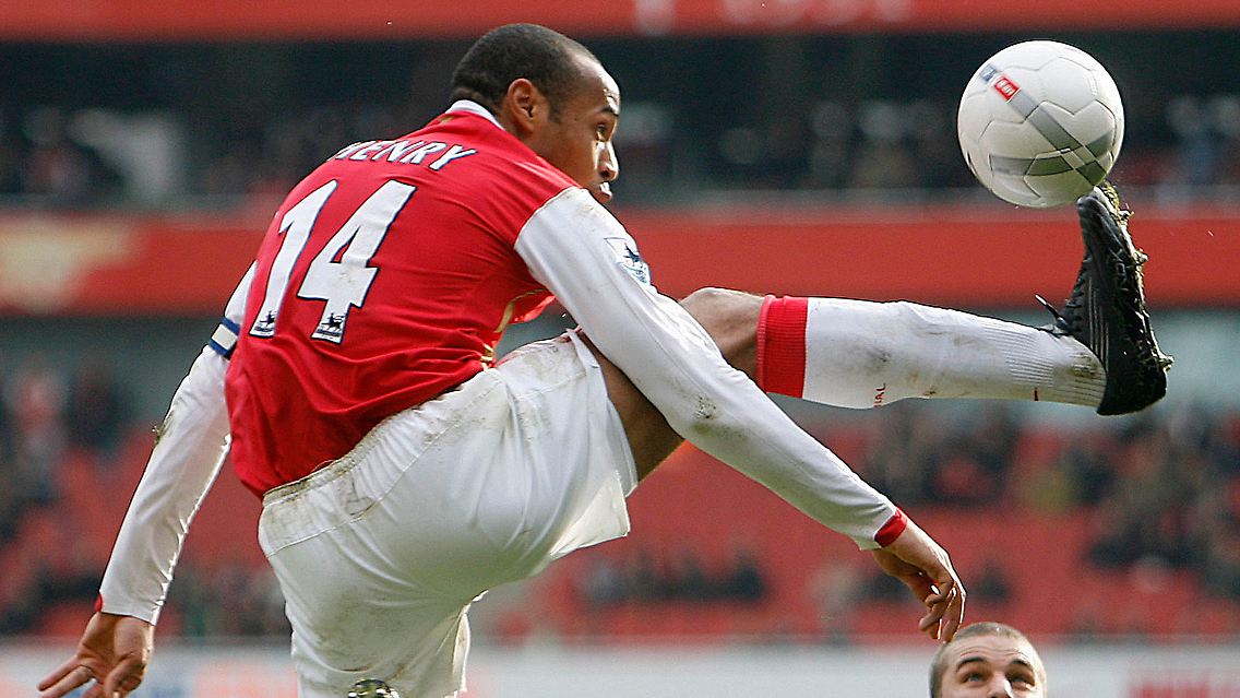 Bild aus längst vergangenen Zeiten: Thierry Henry stürmt inzwischen für den FC Barcelona, ist aber immer noch Arsenals Rekordtorjäger.