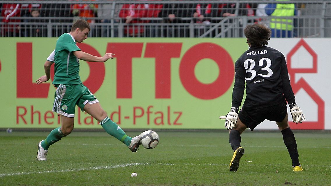 Torgarant: Edin Dzeko von Meister VfL Wolfsburg zieht es nicht zwingend ins Ausland.
