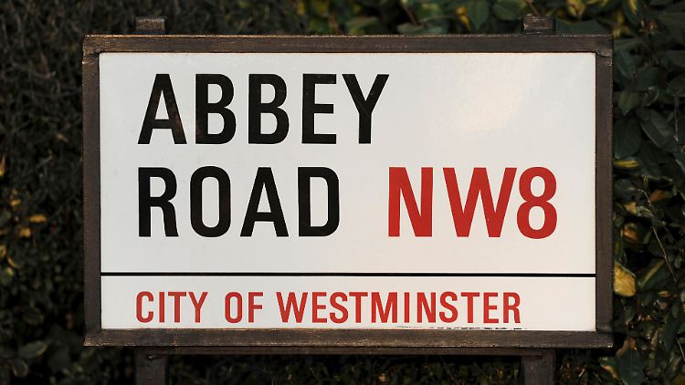 Eine Musiklegende steht vor dem Aus. Den Besitzern der legendären Abbey-Road-Studios, der EMI, droht die Pleite.