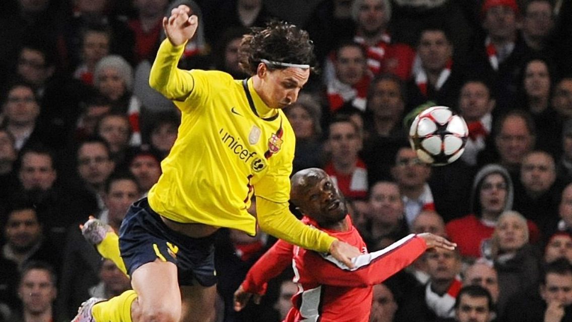 Flugschau in London: Der zweifache Torschütze Zlatan Ibrahimovic, links, und Arsenals William Gallas.