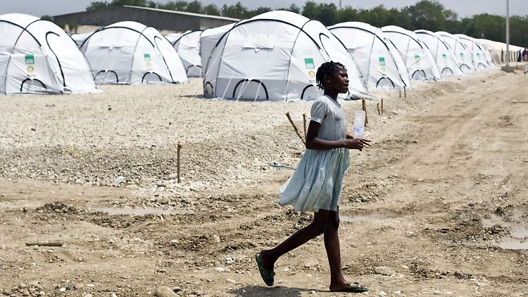 Tausende Haitianer leben in Notunterkünften - und die Hurrikansaison steht bevor.