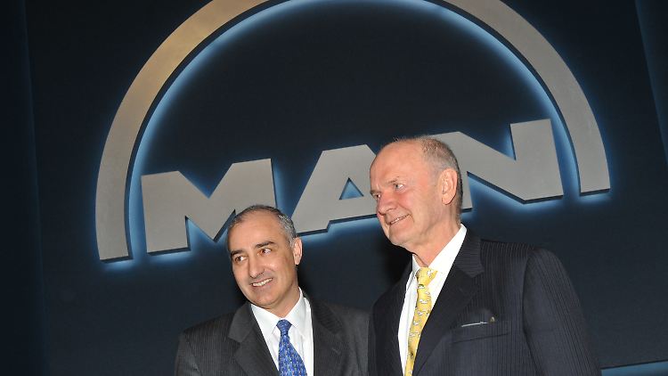 MAN-Vorstand Georg Pachta-Reyhofen (l.) und der Aufsichtsratsvorsitzende von VW, Ferdinand Piech, auf der Hauptversammlung von MAN.