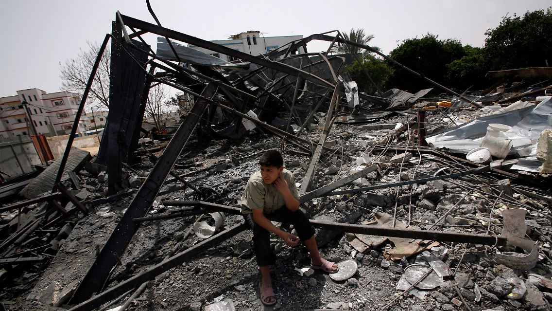 Trümmer im Gazastreifen nach dem nächtlichen israelischen Angriff.