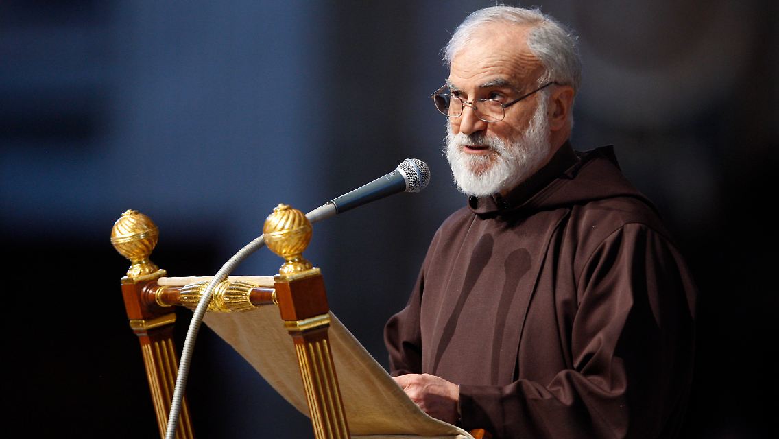 Raniero Cantalamessa während des Karfreitagsgottesdienstes im Vatikan.