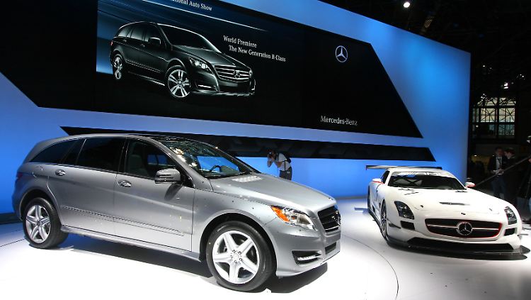 Schwaben im Big Apple: Mercedes zeigt auf der New York Autoshow die aufgefrischte R-Klasse und den von AMG "gepimpten" SLS. 