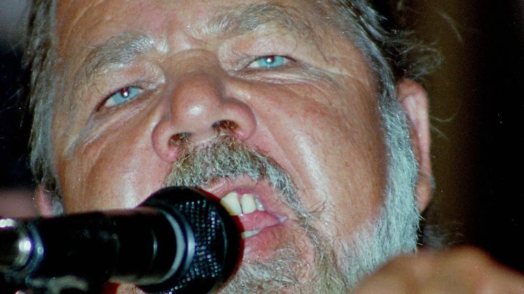 Eugene Terreblanche während einer Rede zu seinen Anhängern in Kapstadt. (undatiertes Foto)